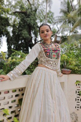 Navratri Royal Touch 7145 Lehenga Choli Gota-Patti Border And Kutchi Gamthi Embroidered Blouse Roman Fabric with Embroidery And Mirror Work Wholesale lehenga choli