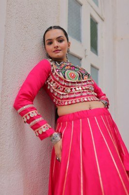 Navratri Royal Touch 7145 Lehenga Choli Gota-Patti Border And Kutchi Gamthi Embroidered Blouse Roman Fabric with Embroidery And Mirror Work Wholesale lehenga choli